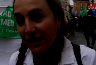 Junior doctor in Rome at strike demo